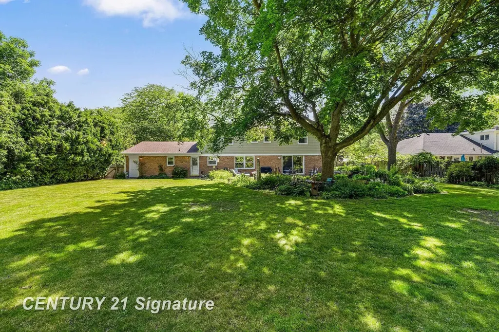 358 Somerset Road Saginaw Charter Township MI 48638