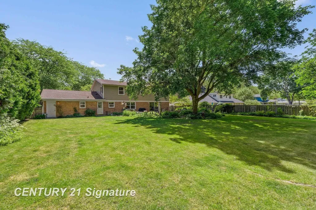 358 Somerset Road Saginaw Charter Township MI 48638