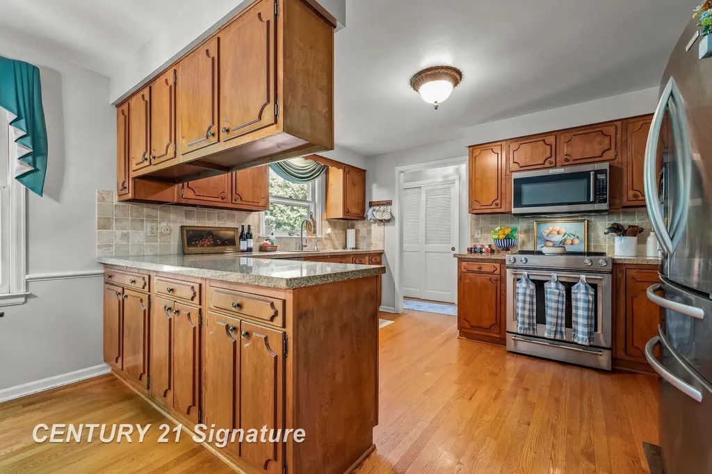 358 Somerset Road Saginaw Charter Township MI 48638