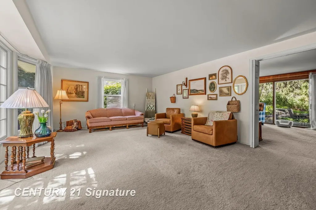 358 Somerset Road Saginaw Charter Township MI 48638