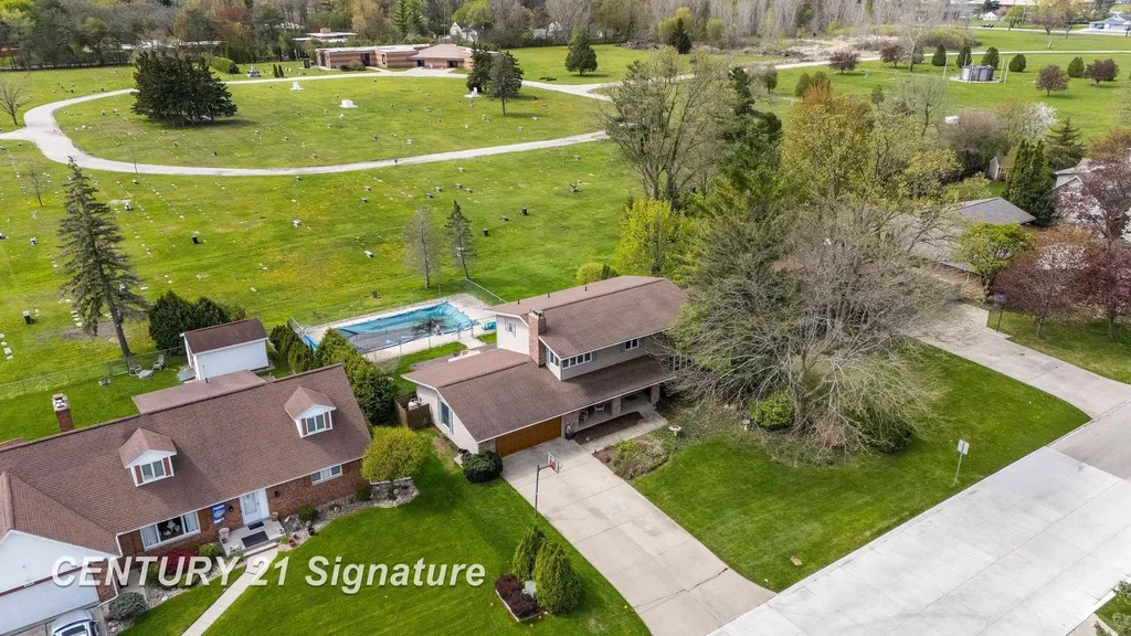 4743 Century Drive Saginaw Charter Township MI 48638