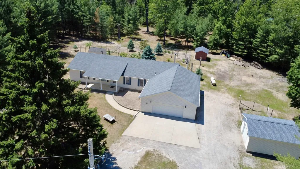 6113 Hillside Drive Moffatt Township MI 48610