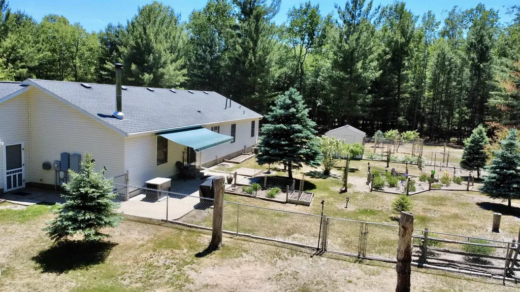 6113 Hillside Drive Moffatt Township MI 48610