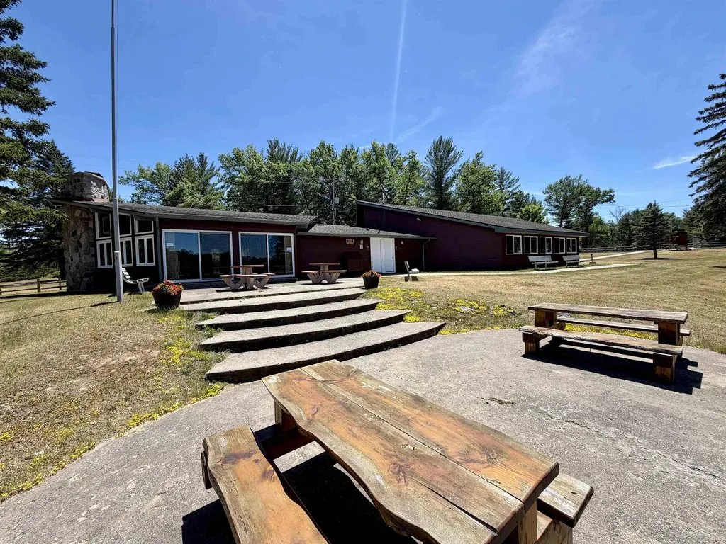 6113 Hillside Drive Moffatt Township MI 48610