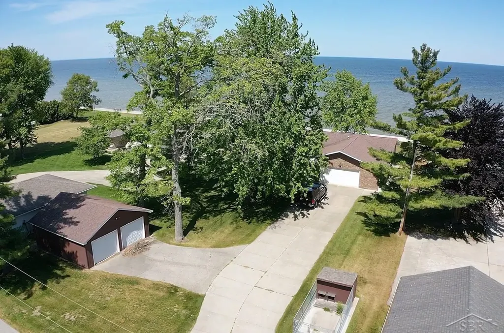 381 S Linwood Beach Road Kawkawlin Township MI 48634