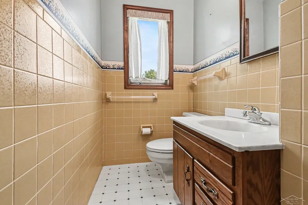 381 S Linwood Beach Road Kawkawlin Township MI 48634