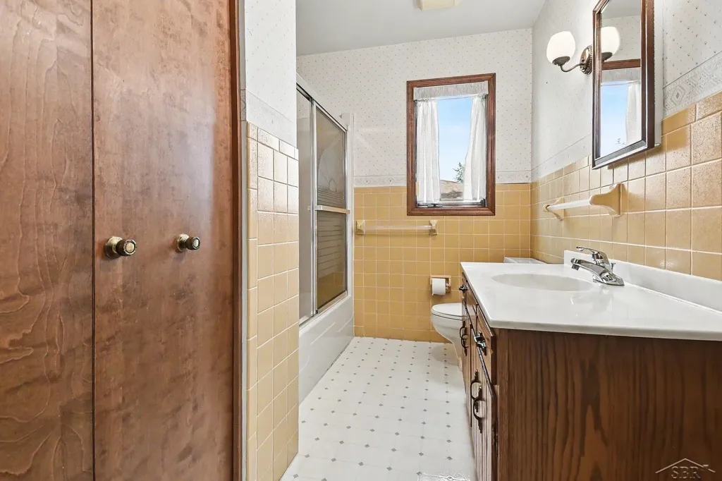 381 S Linwood Beach Road Kawkawlin Township MI 48634