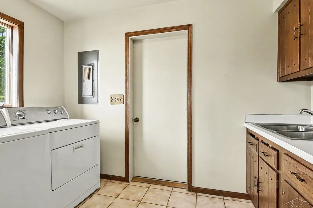 381 S Linwood Beach Road Kawkawlin Township MI 48634