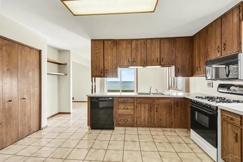 381 S Linwood Beach Road Kawkawlin Township MI 48634