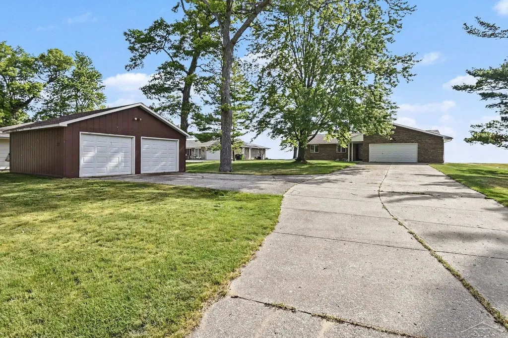 381 S Linwood Beach Road Kawkawlin Township MI 48634