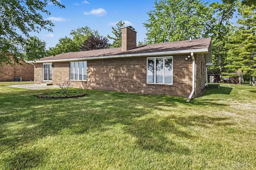 381 S Linwood Beach Road Kawkawlin Township MI 48634