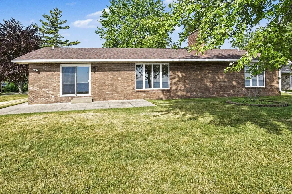 381 S Linwood Beach Road Kawkawlin Township MI 48634