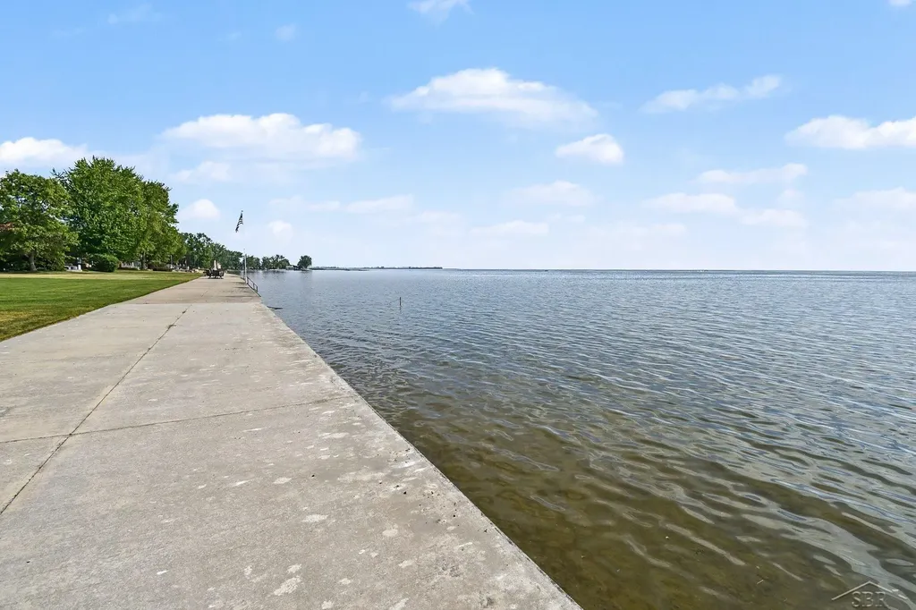 381 S Linwood Beach Road Kawkawlin Township MI 48634