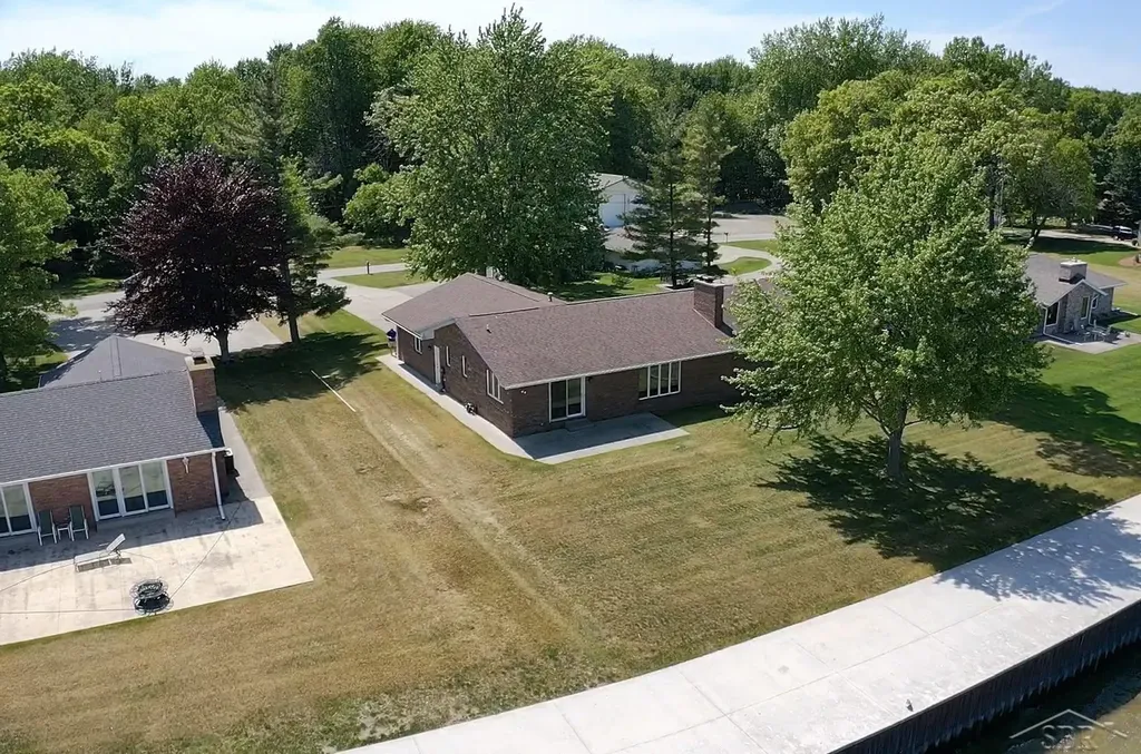 381 S Linwood Beach Road Kawkawlin Township MI 48634