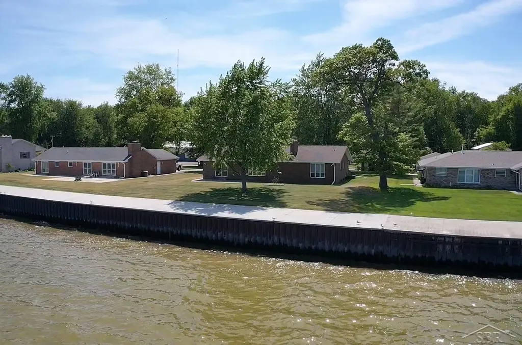 381 S Linwood Beach Road Kawkawlin Township MI 48634