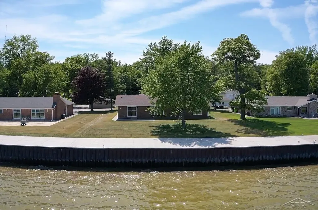 381 S Linwood Beach Road Kawkawlin Township MI 48634