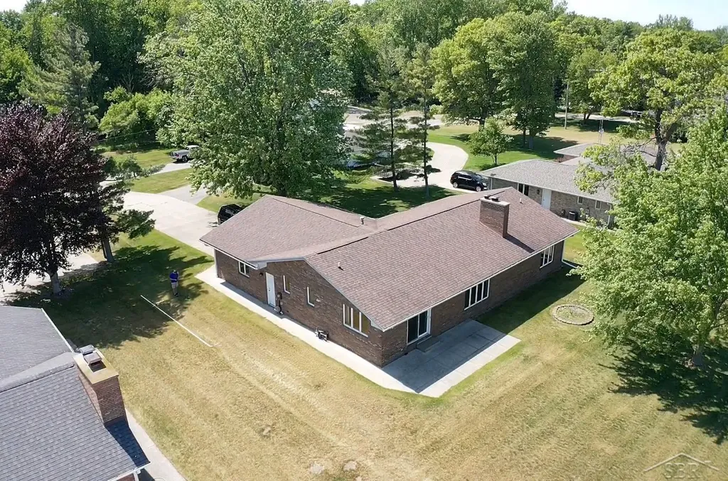 381 S Linwood Beach Road Kawkawlin Township MI 48634