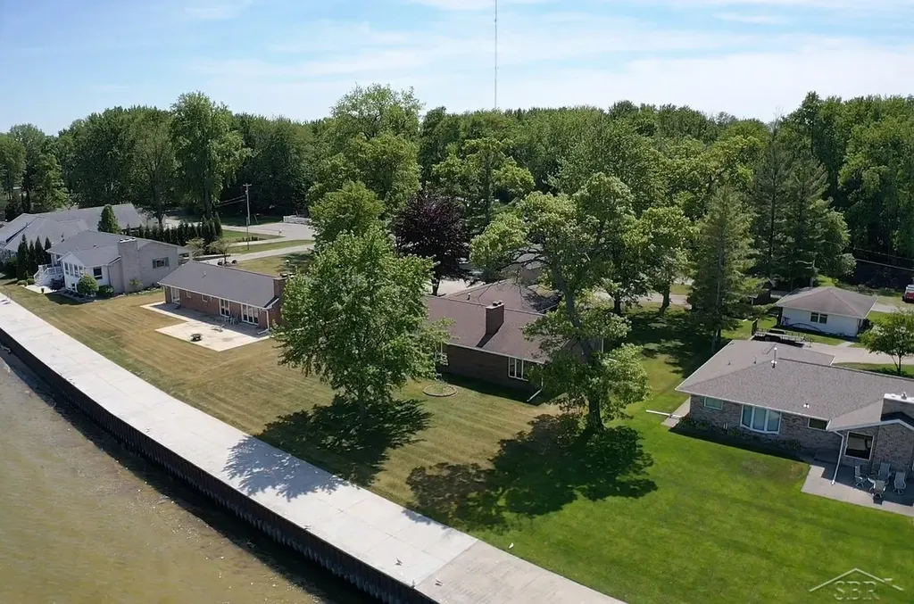 381 S Linwood Beach Road Kawkawlin Township MI 48634