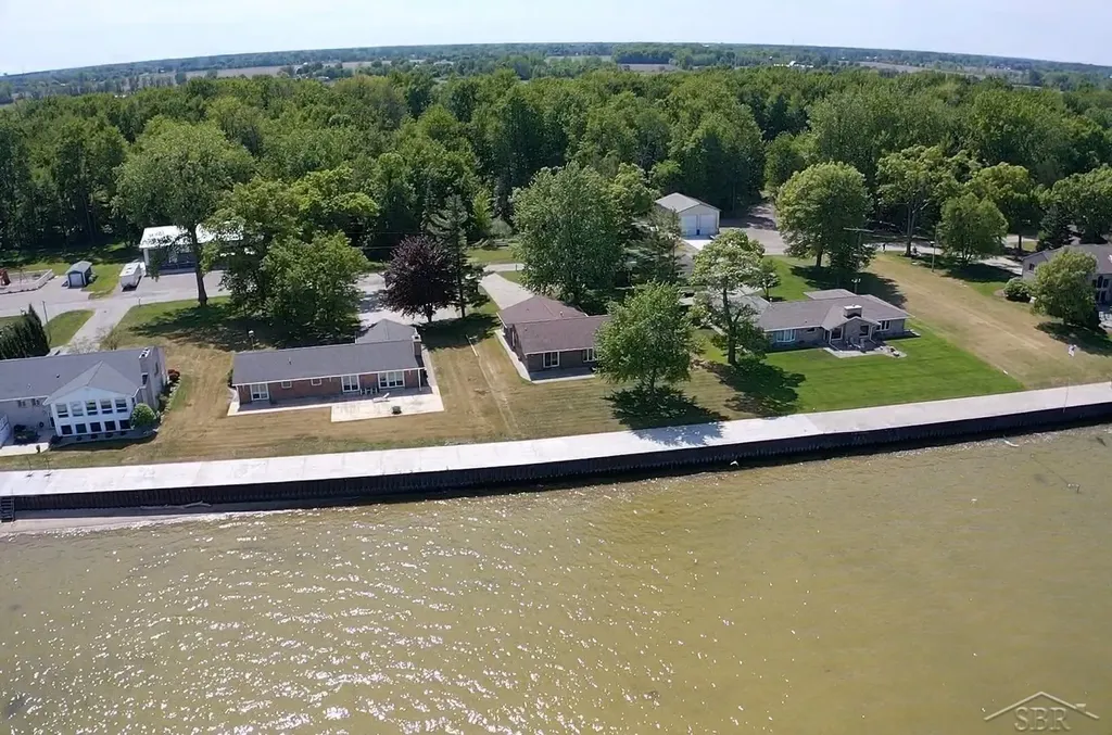 381 S Linwood Beach Road Kawkawlin Township MI 48634