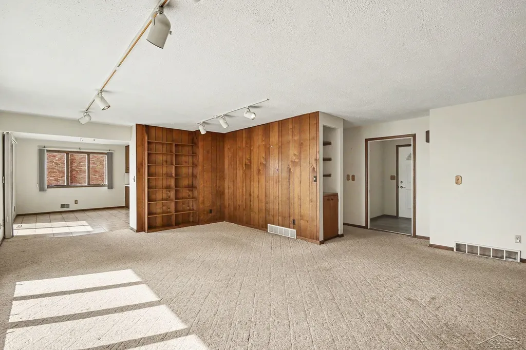 381 S Linwood Beach Road Kawkawlin Township MI 48634