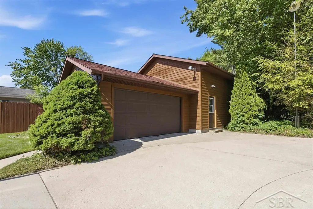 4448 N Verity Road Edenville Township MI 48657