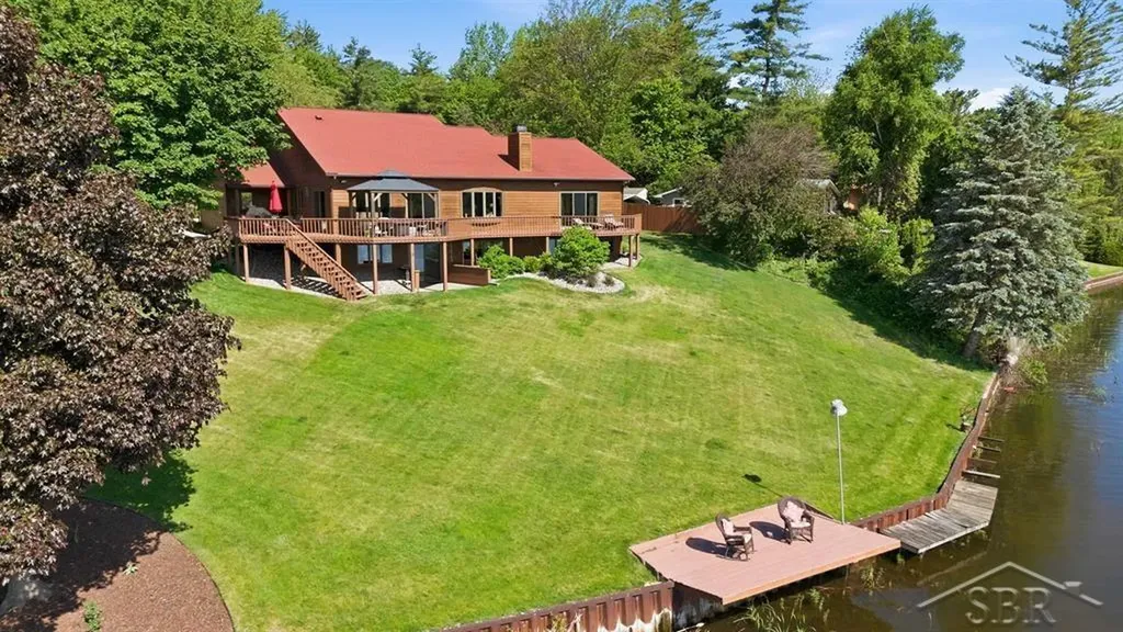 4448 N Verity Road Edenville Township MI 48657