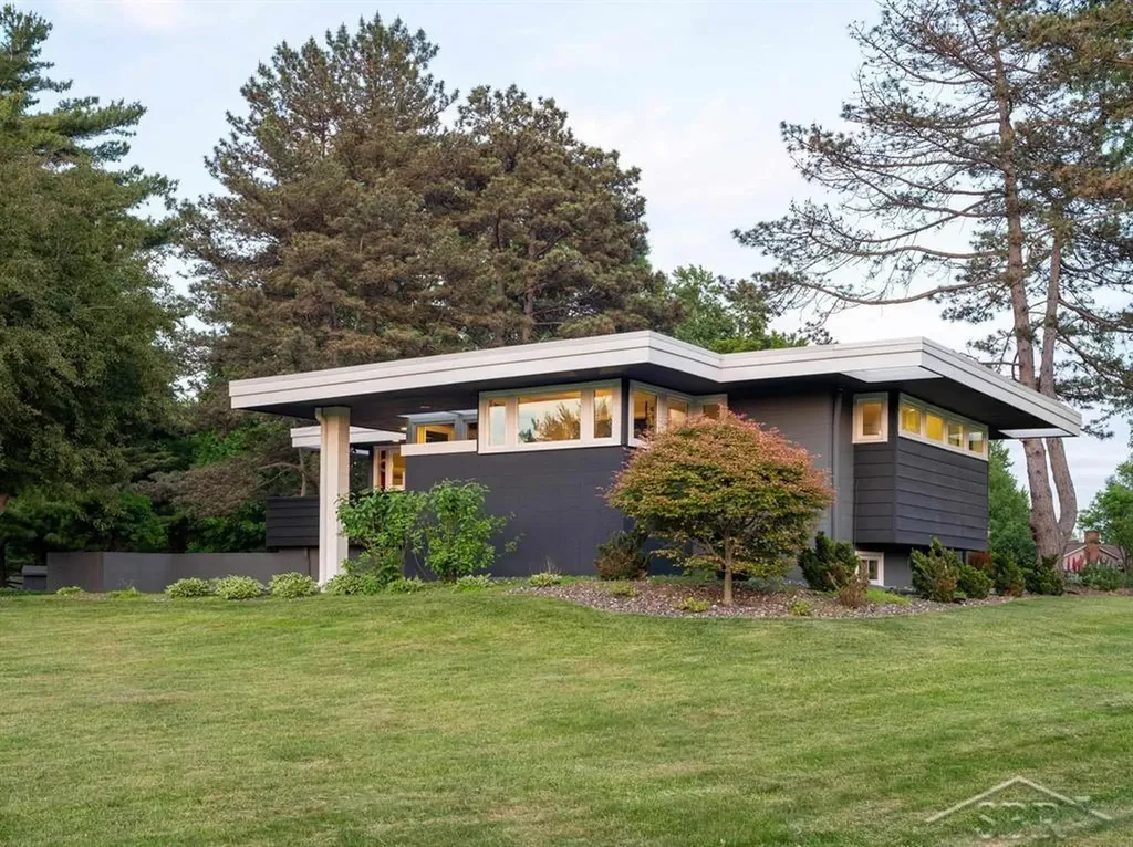 1395 Primrose Lane Dewitt Charter Township MI 48820