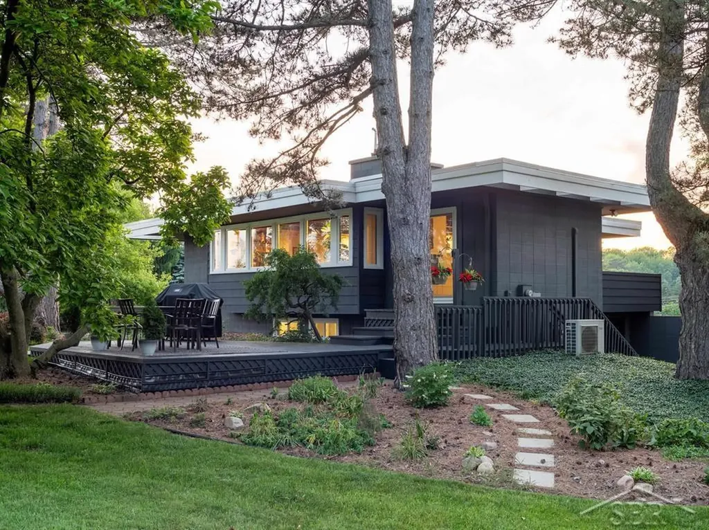 1395 Primrose Lane Dewitt Charter Township MI 48820