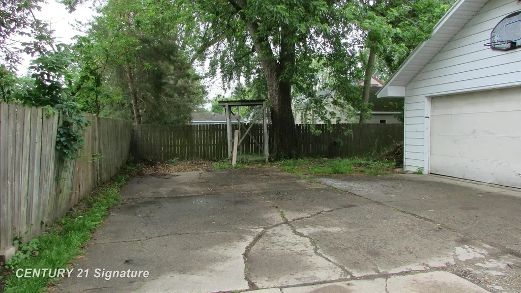 620 E Washington Street Tittabawassee Township MI 48623