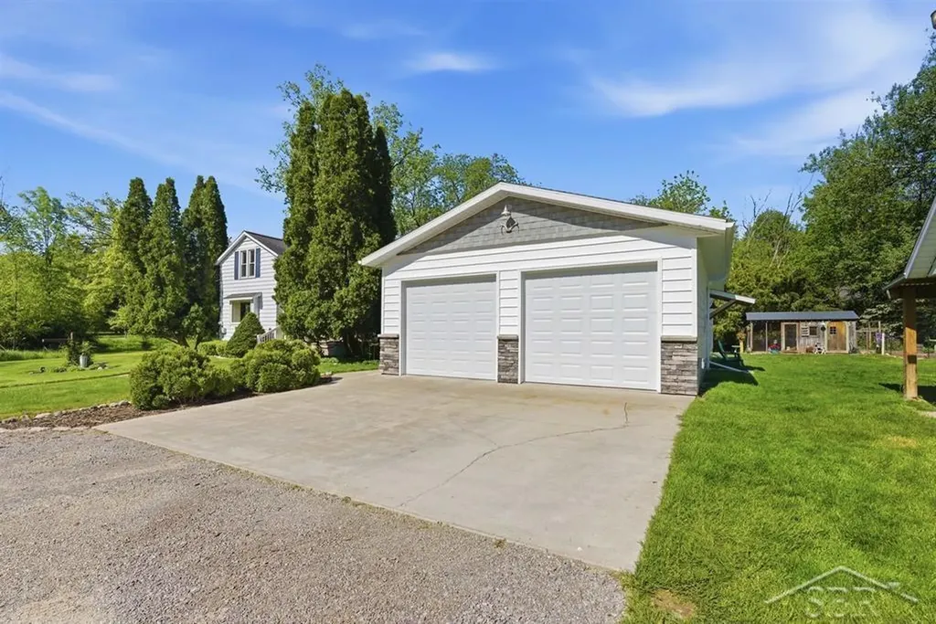 2775 E Siebert Road Larkin Charter Township MI 48642