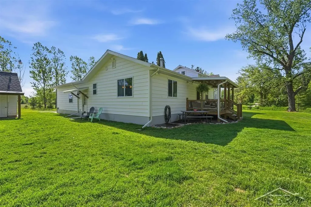 2775 E Siebert Road Larkin Charter Township MI 48642