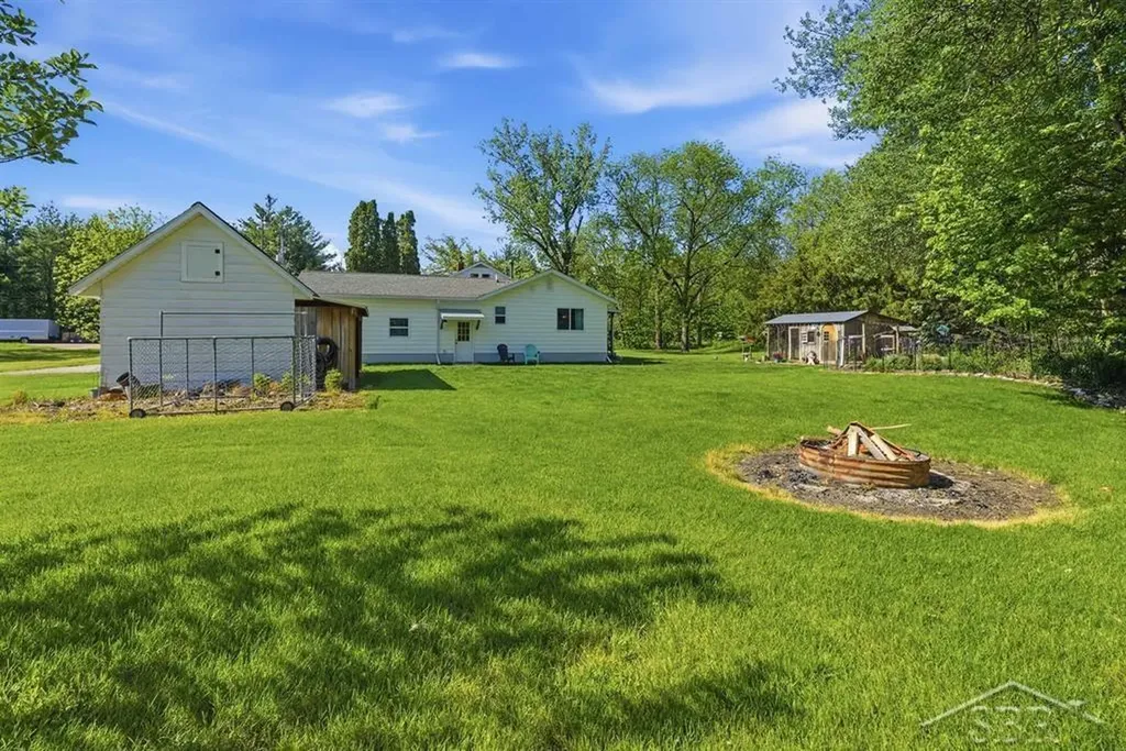 2775 E Siebert Road Larkin Charter Township MI 48642