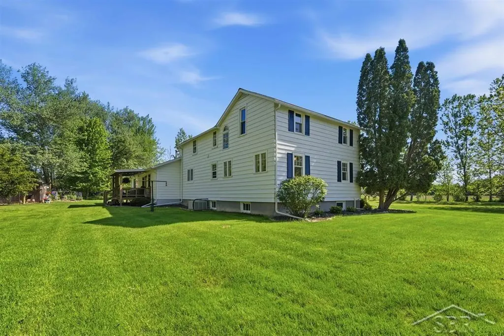 2775 E Siebert Road Larkin Charter Township MI 48642