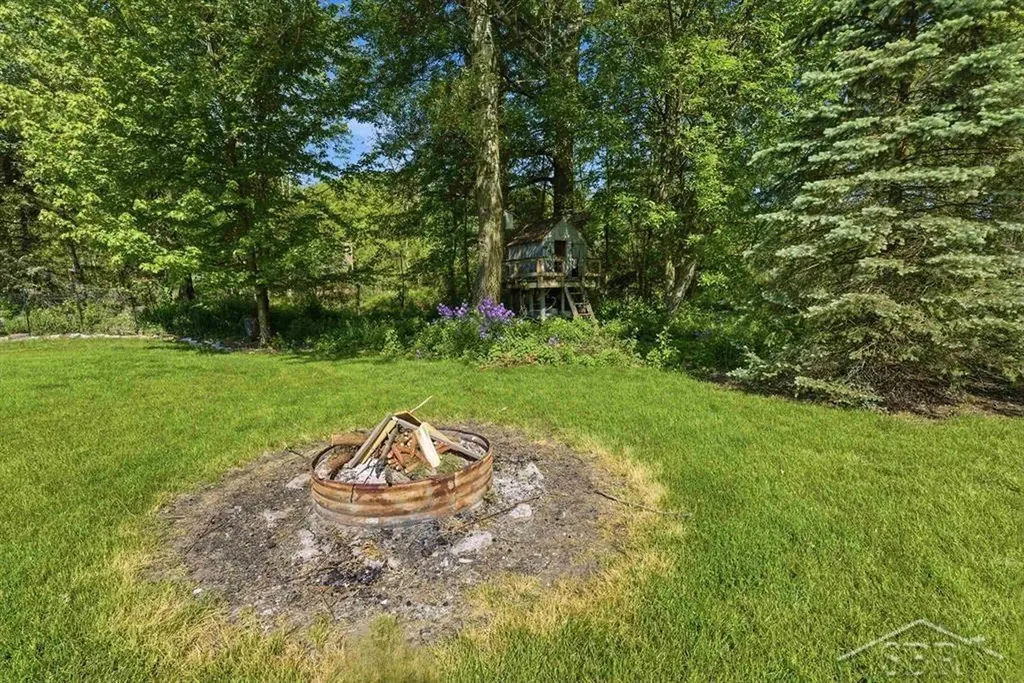 2775 E Siebert Road Larkin Charter Township MI 48642