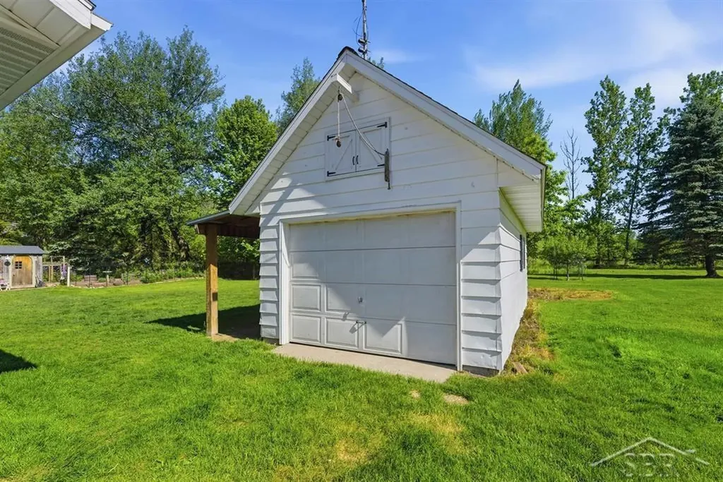 2775 E Siebert Road Larkin Charter Township MI 48642