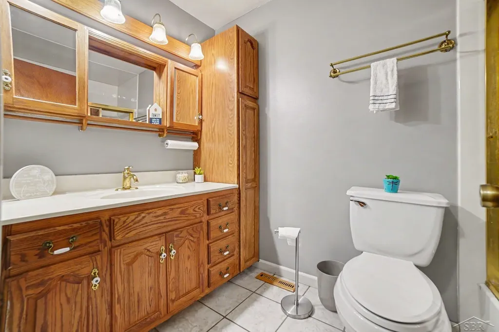 2792 E Miller Road Midland Charter Township MI 48640
