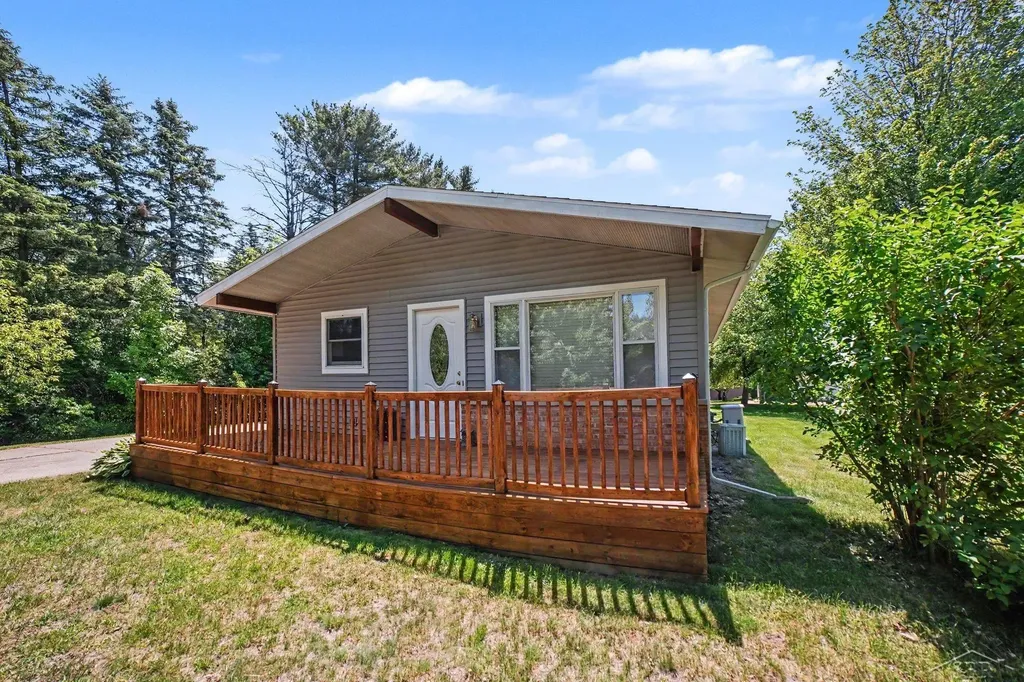 2792 E Miller Road Midland Charter Township MI 48640