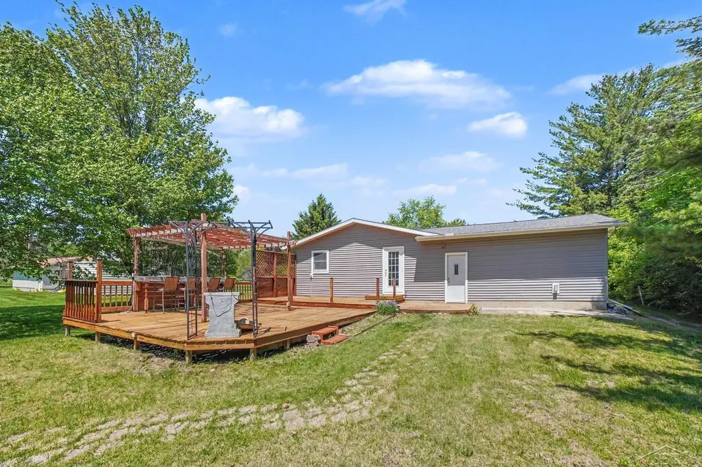 2792 E Miller Road Midland Charter Township MI 48640