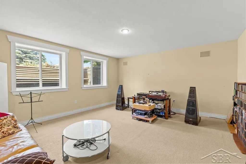 2961 Laurel Park Saginaw Charter Township MI 48603