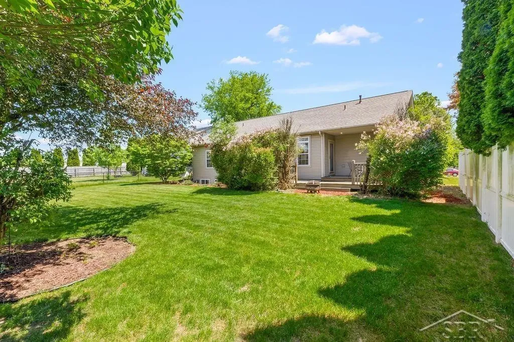 2961 Laurel Park Saginaw Charter Township MI 48603
