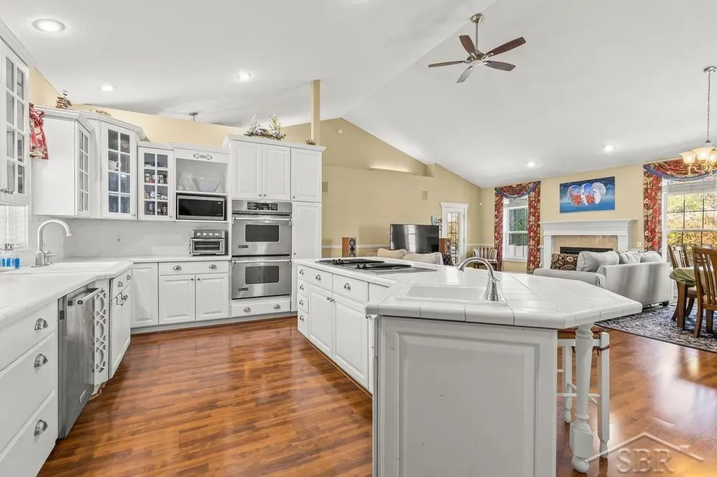 2961 Laurel Park Saginaw Charter Township MI 48603