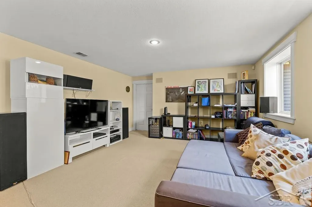 2961 Laurel Park Saginaw Charter Township MI 48603
