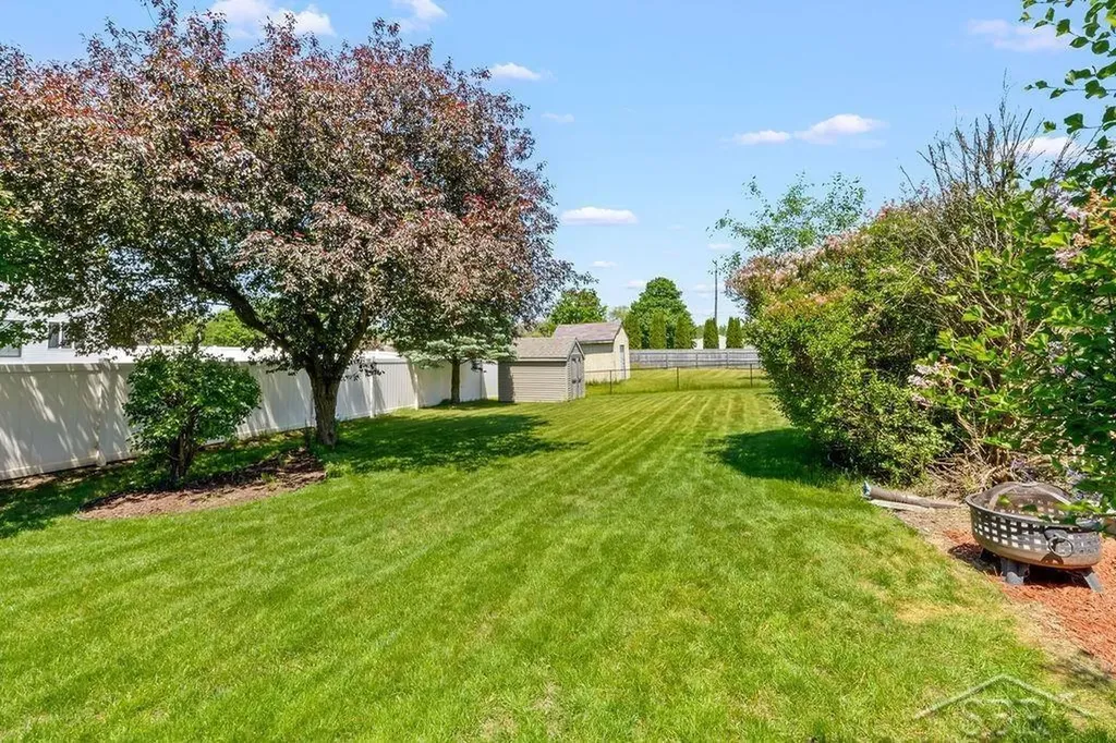 2961 Laurel Park Saginaw Charter Township MI 48603