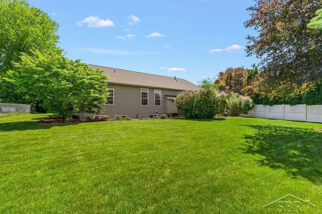 2961 Laurel Park Saginaw Charter Township MI 48603