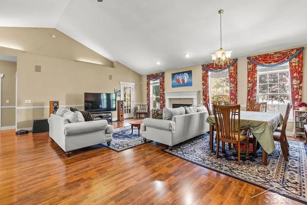 2961 Laurel Park Saginaw Charter Township MI 48603