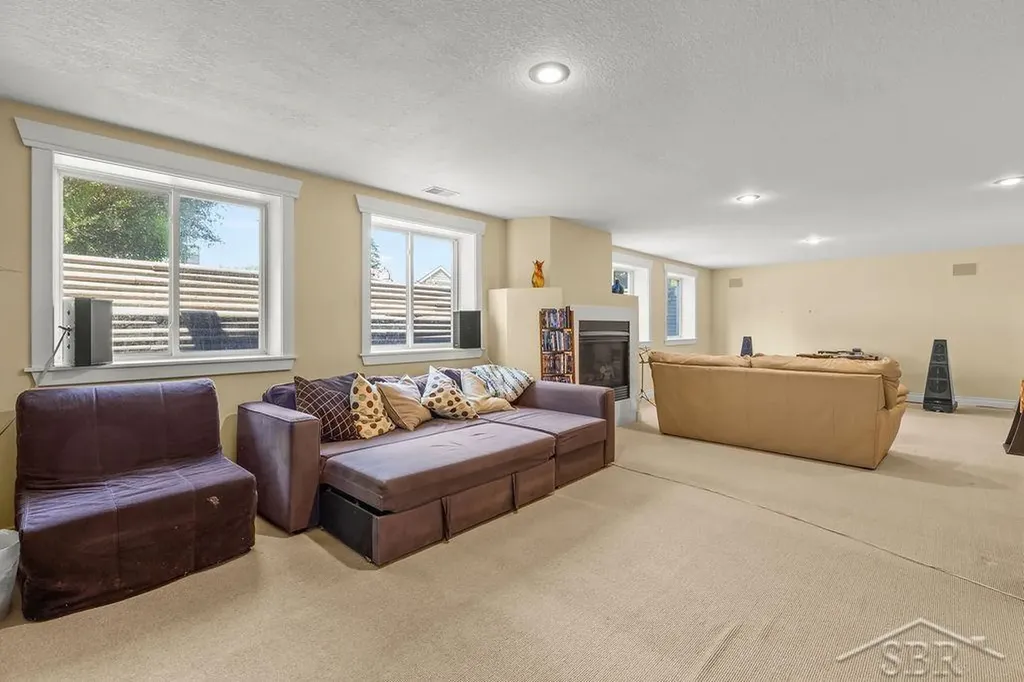 2961 Laurel Park Saginaw Charter Township MI 48603
