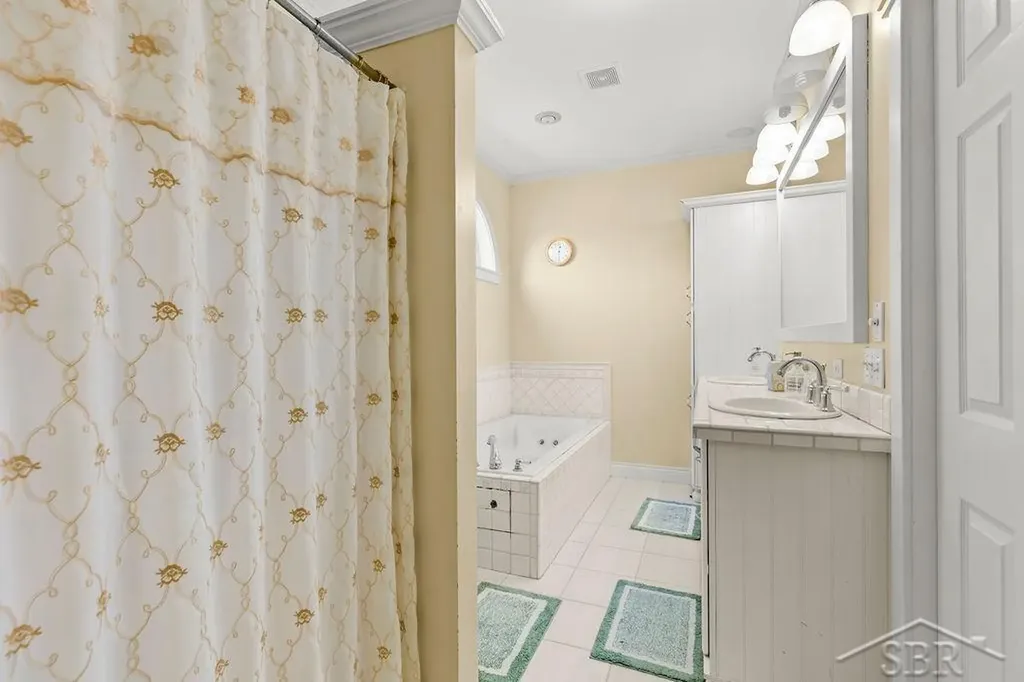 2961 Laurel Park Saginaw Charter Township MI 48603