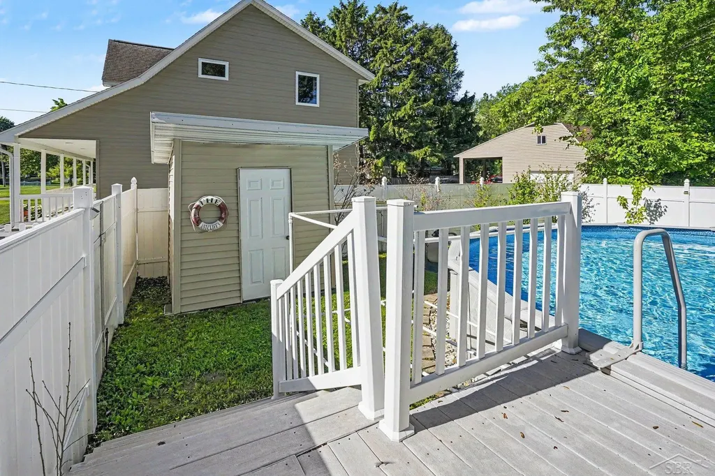 1225 Harding Road Hampton Charter Township MI 48732