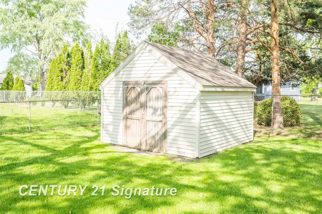 1650 Fromm Drive Saginaw Charter Township MI 48638