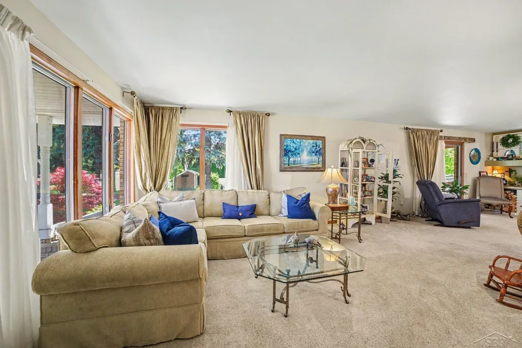 3595 Hermansau Drive Saginaw Charter Township MI 48603